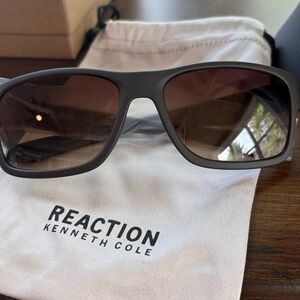 Mens REACTION Kenneth Cole Sunglasses with Soft Case KC1246 58-17-138 NWOT